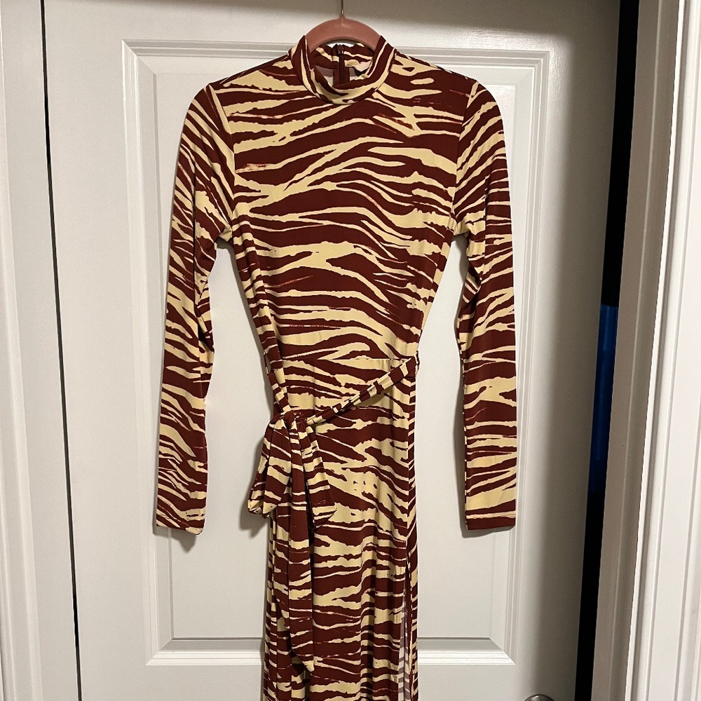 NWT  H&M MIDI DRESS